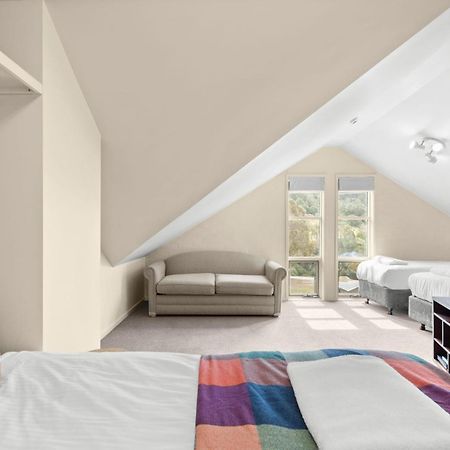 Village Green 2 Bedroom Loft Townhouse With Views Fireplace And Garage Parking Thredbo Dış mekan fotoğraf