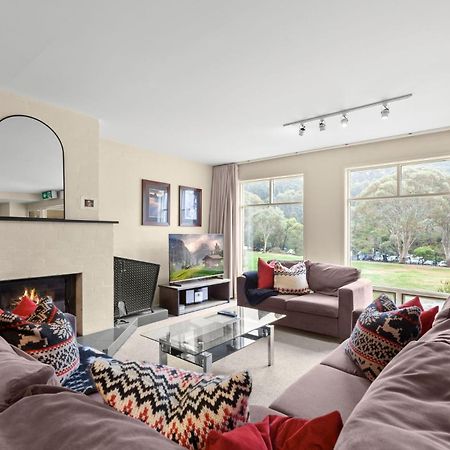 Village Green 2 Bedroom Loft Townhouse With Views Fireplace And Garage Parking Thredbo Dış mekan fotoğraf