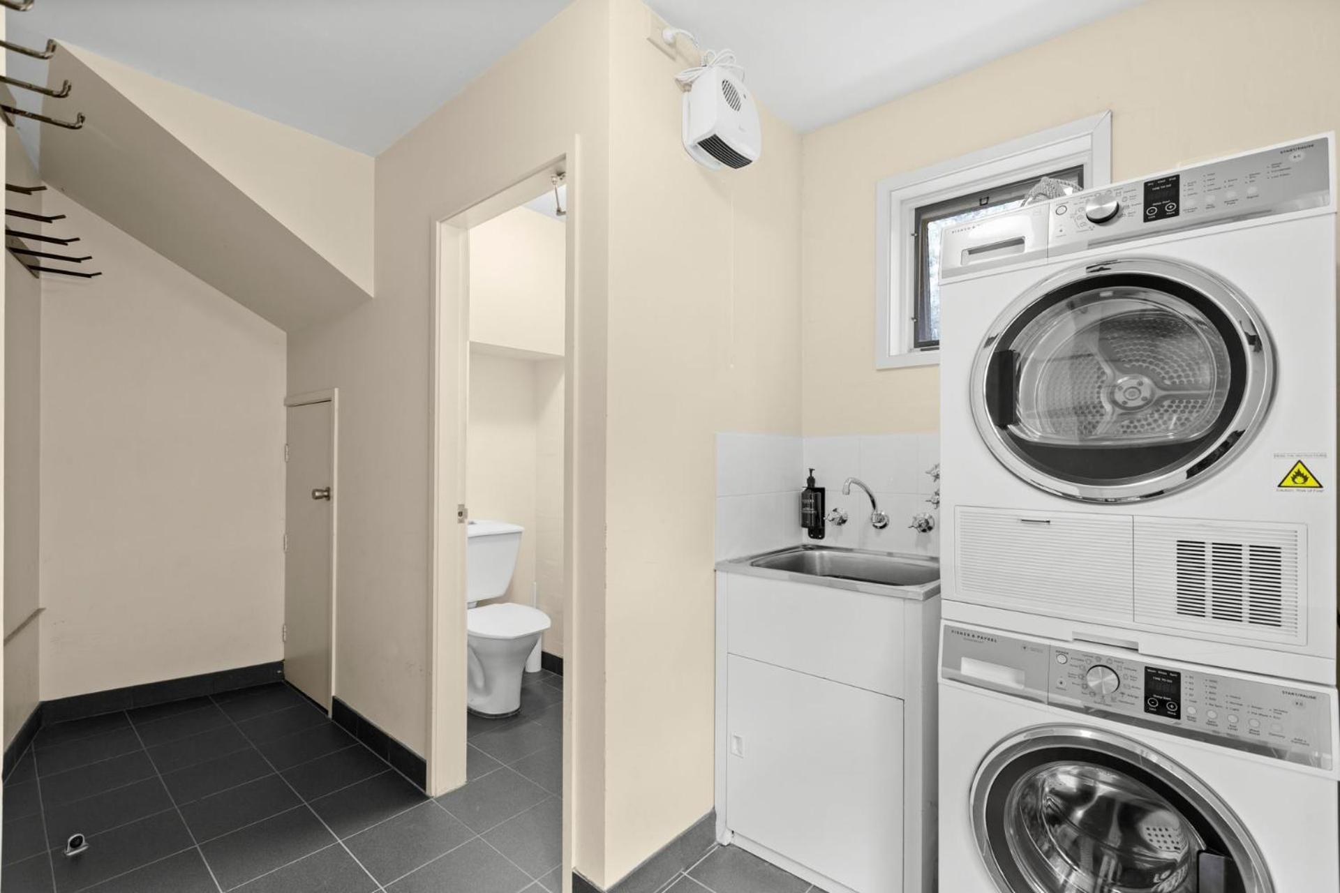 Village Green 2 Bedroom Loft Townhouse With Views Fireplace And Garage Parking Thredbo Dış mekan fotoğraf