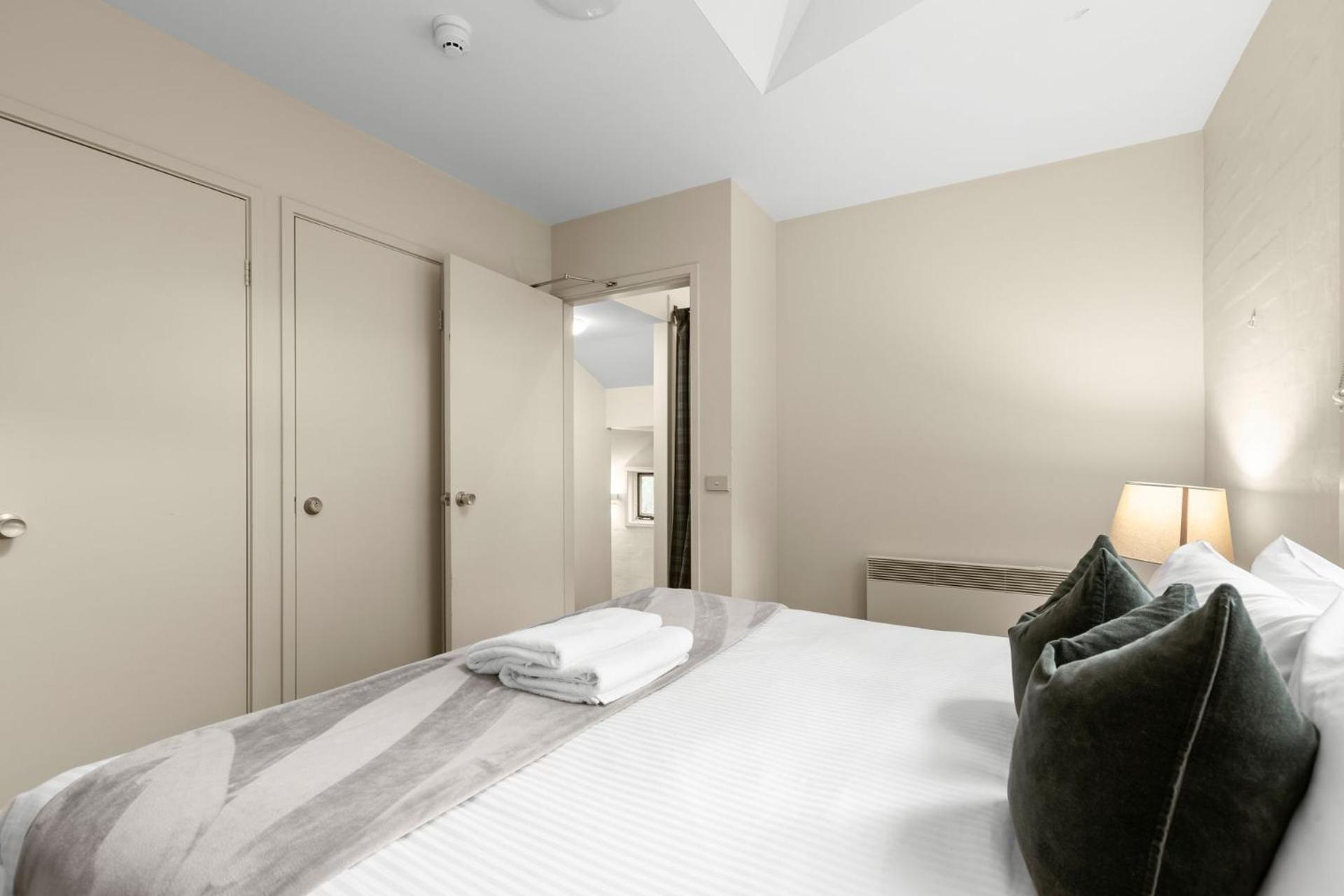 Village Green 2 Bedroom Loft Townhouse With Views Fireplace And Garage Parking Thredbo Dış mekan fotoğraf