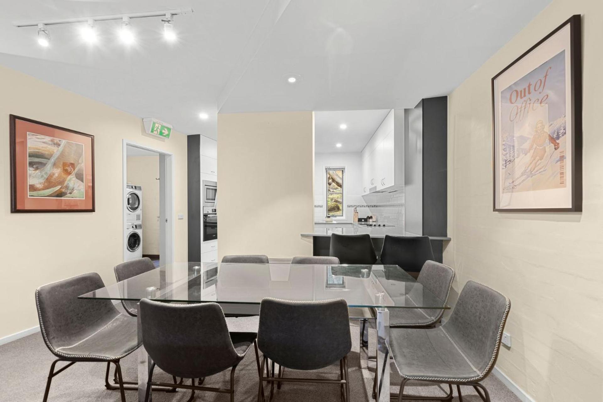 Village Green 2 Bedroom Loft Townhouse With Views Fireplace And Garage Parking Thredbo Dış mekan fotoğraf
